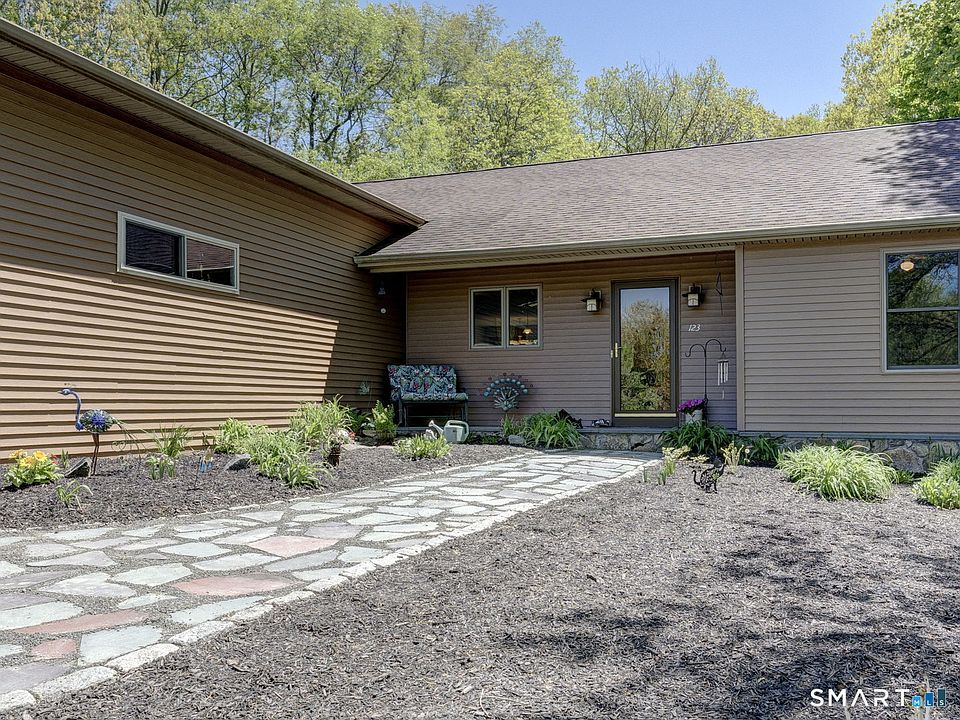 1st image of 123 Round Hill Road