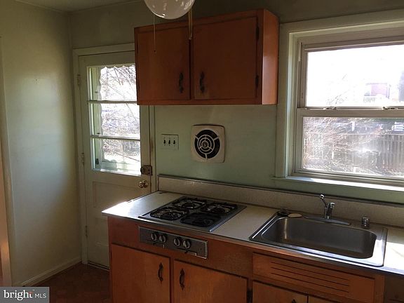 5th image of 6361 Hillcrest Pl