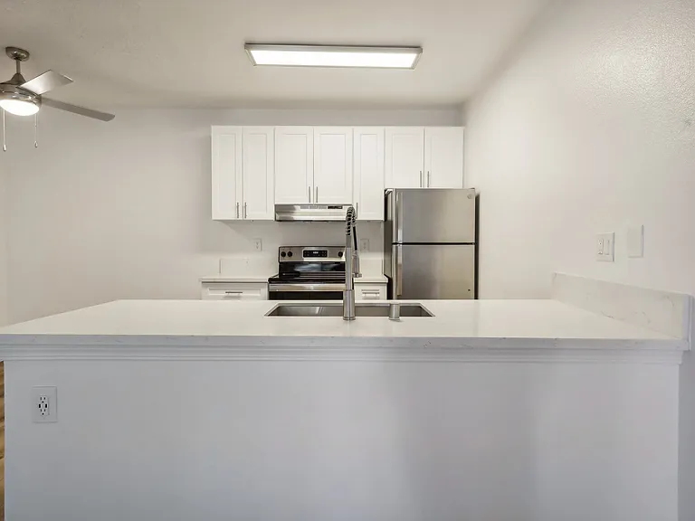 Valle at 9151 Kenwood — Photo 3