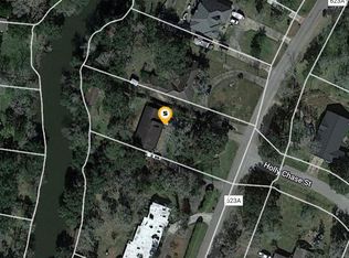 37 Robinhood Ln, Clute, TX 77531