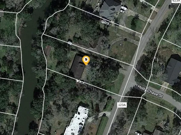 37 Robinhood Ln, Clute, TX 77531