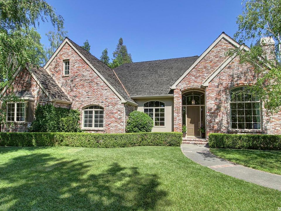 1st image of 820 Larch Ln
