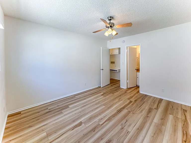 4051 Mclaughlin Ave — Photo 9