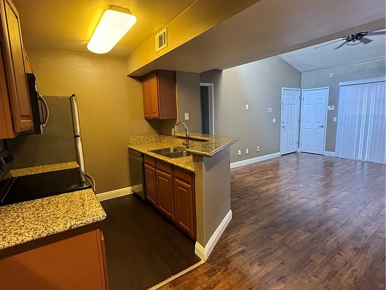 5146 S Jones Blvd #201 — Photo 19
