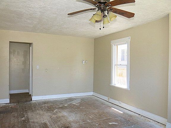 4th image of 176 E Elva St