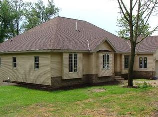 1964 Nora Rd, Cottage Grove, WI 53527