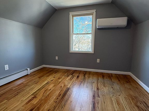3rd image of 137 N 9th Ave Floor 2