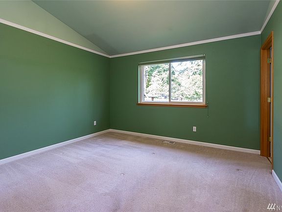 4th image of 918 NE 172nd Pl