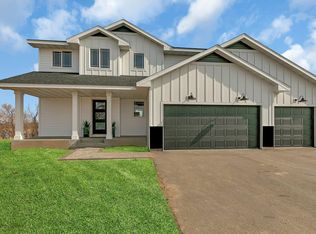 31014 Goldfinch Ln, Saint Cloud, MN 56301