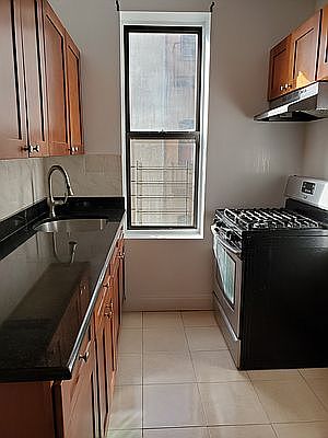 2nd image of 300 Sullivan Pl APT E5