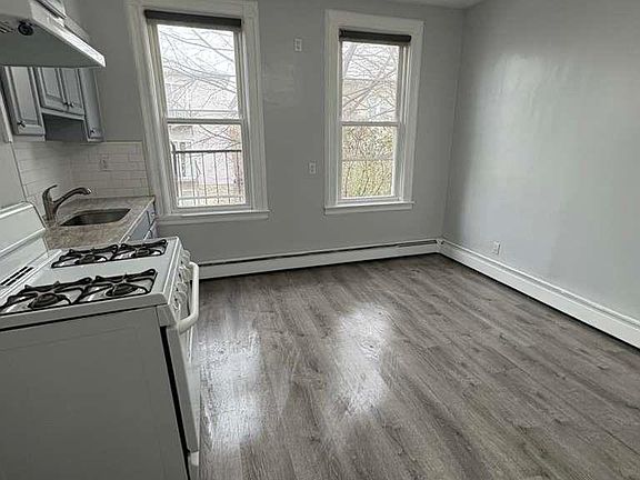 4th image of 146 Grace St APT 2R
