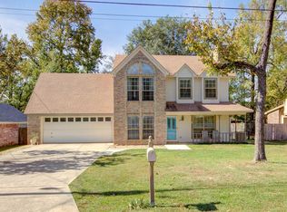 404 Cody St, Wake Village, TX 75501