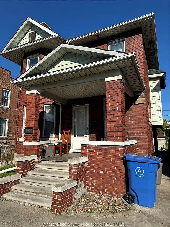 2 bed, $1,000 — Photo 1