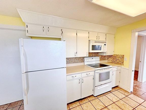 2nd image of 302 S Belisle St