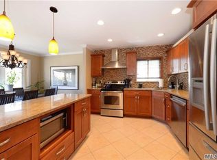 6 Crome Rd, Syosset, NY 11791