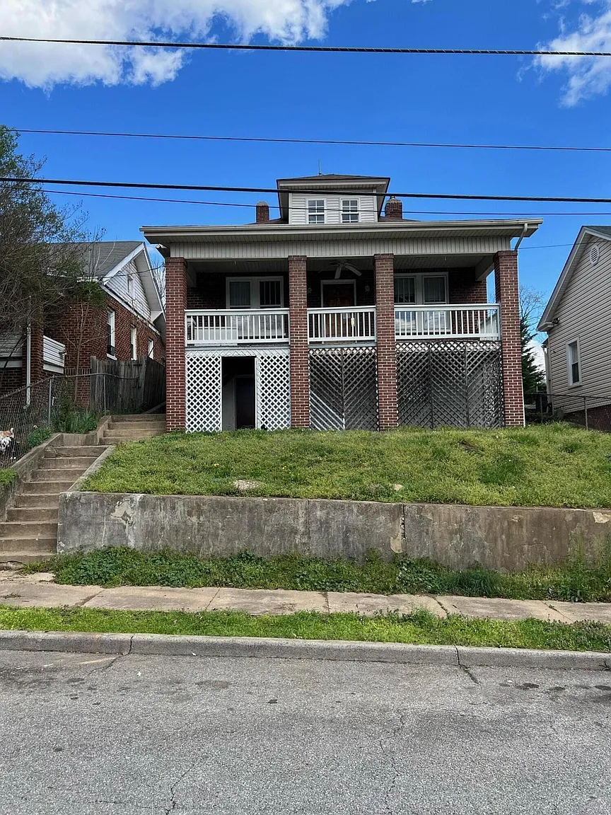 1230 Dale Ave SE photo 1