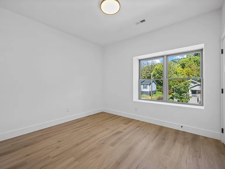 2416 E Glenwood Ave NE — Photo 11