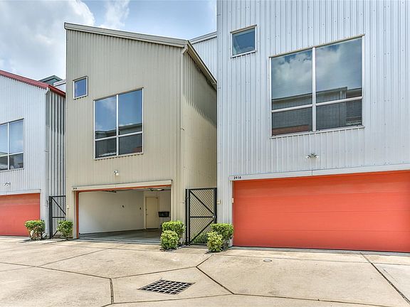 2nd image of 2918 Commerce St