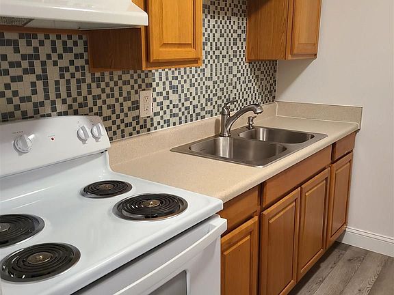3rd image of 222 W Belmont St APT 105