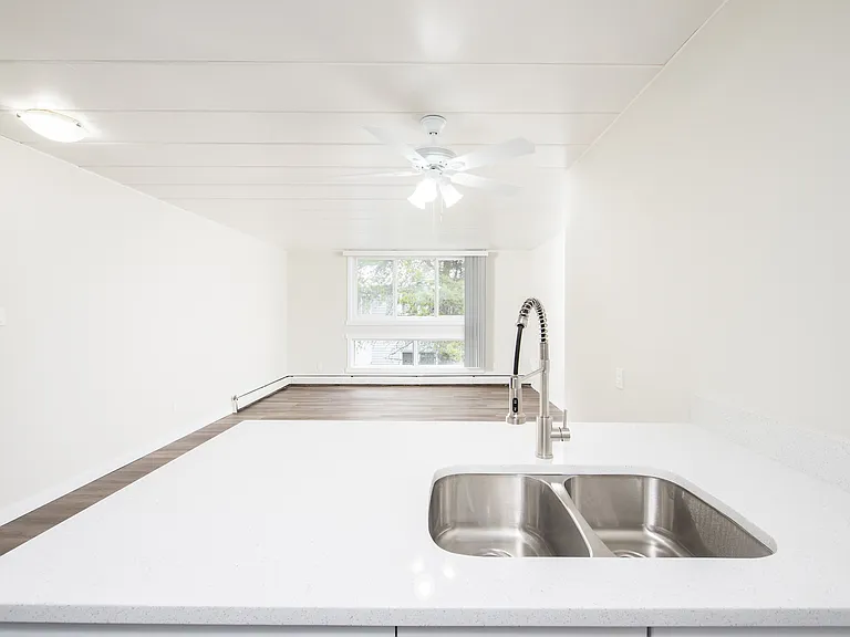 28 Garden Cres — Photo 13