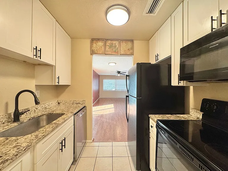 1550 11th St NE #D7 — Photo 9