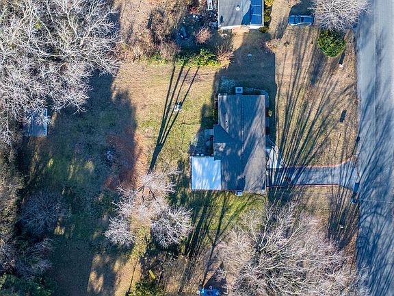 3rd image of 340 Calvin Dr