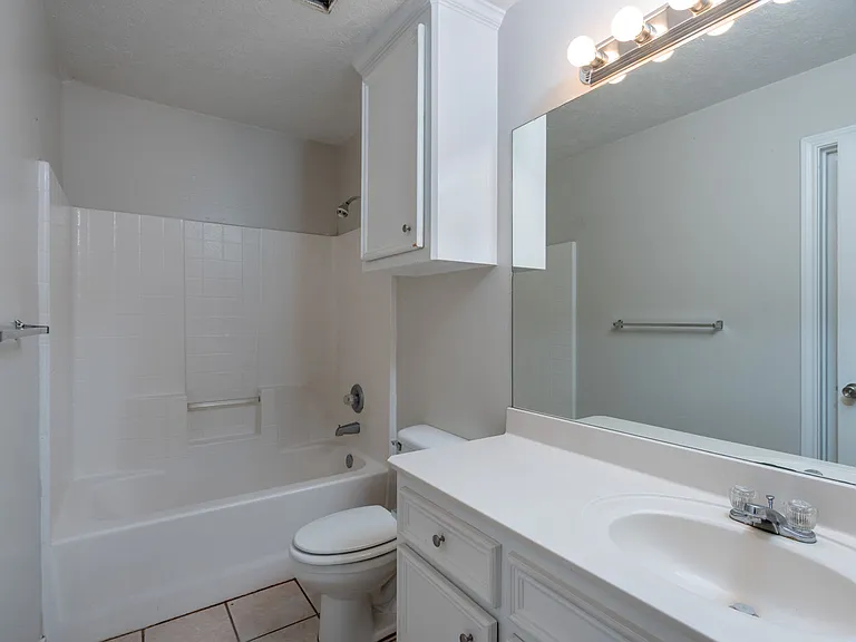 2404 Jaguar Ct — Photo 12