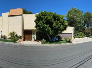 1052 N Kenter Ave, Los Angeles, CA 90049