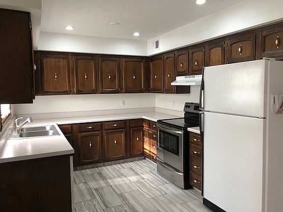 3rd image of 2511 Hart Ave