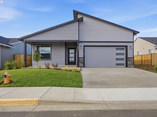 620 E 4th St, Yamhill, OR 97148