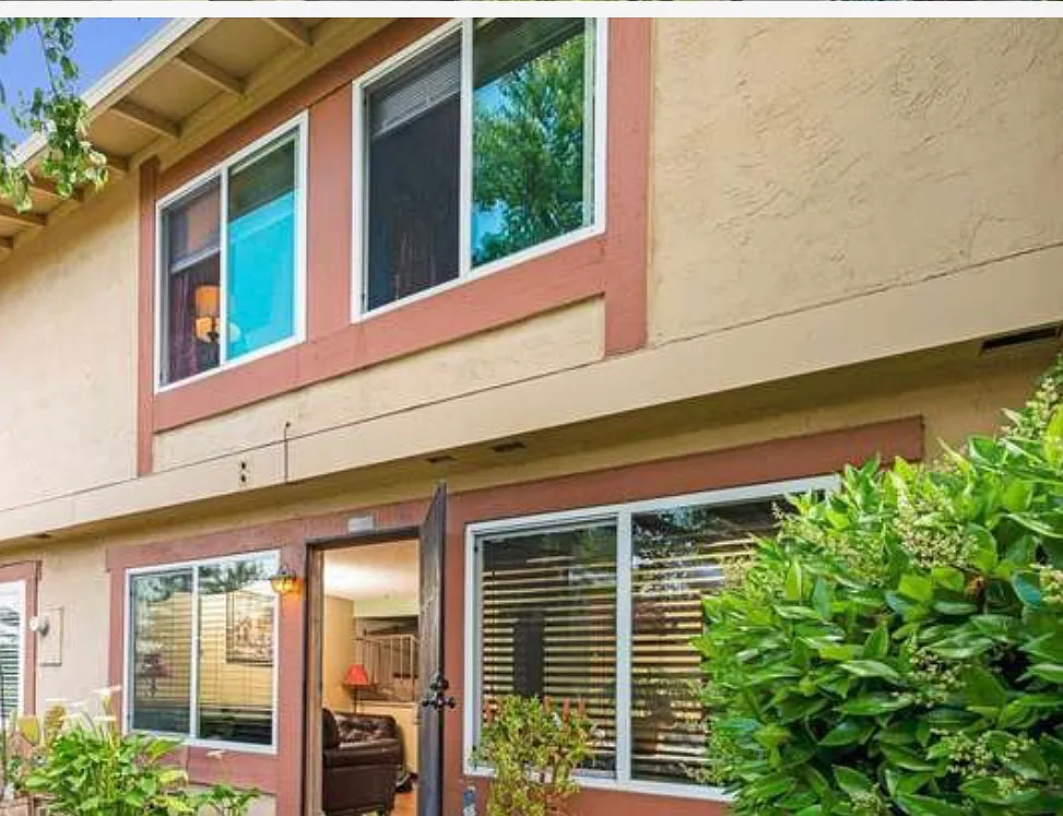 2 bed, 1.5 bath, 888 sqft, $2,950 — Photo 2