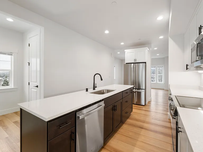 116 Orchard Ave S #D — Photo 8