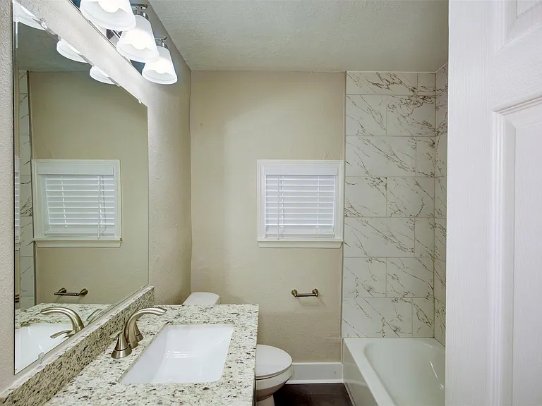 4220 Delhi St — Photo 12