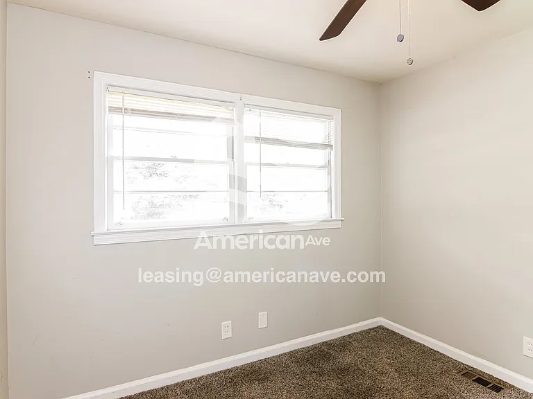 558371_012_bedroom_12.jpg