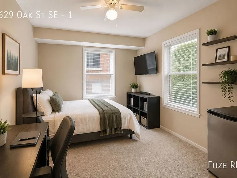 629 Oak St SE #1 — Photo 5