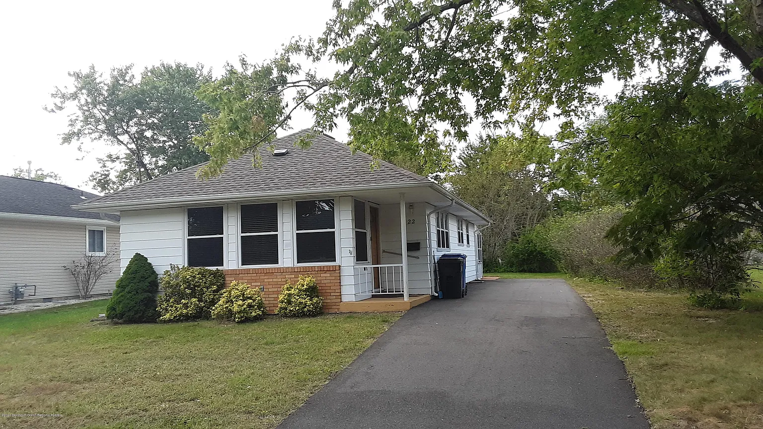 22 Niagara Dr photo 1