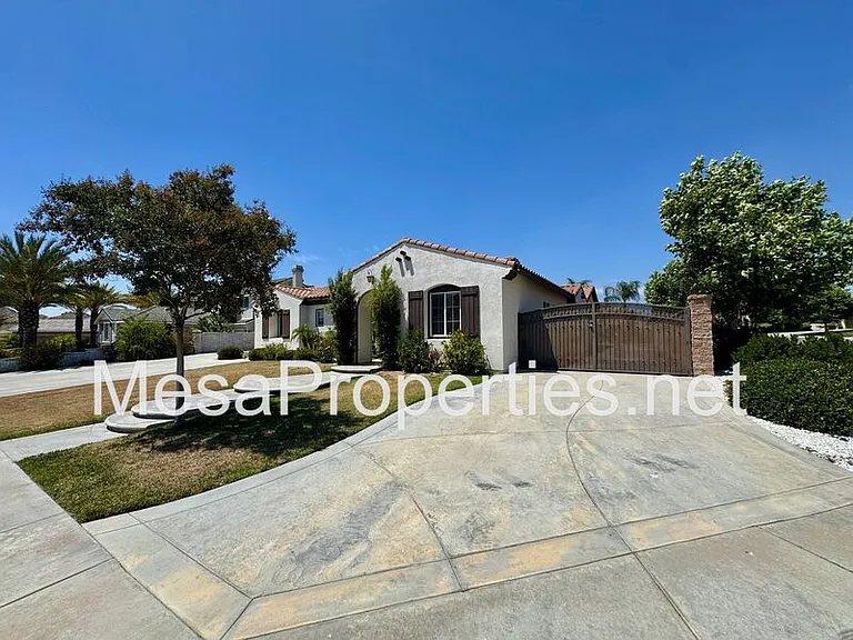 28610 Strauss Ln — Photo 3