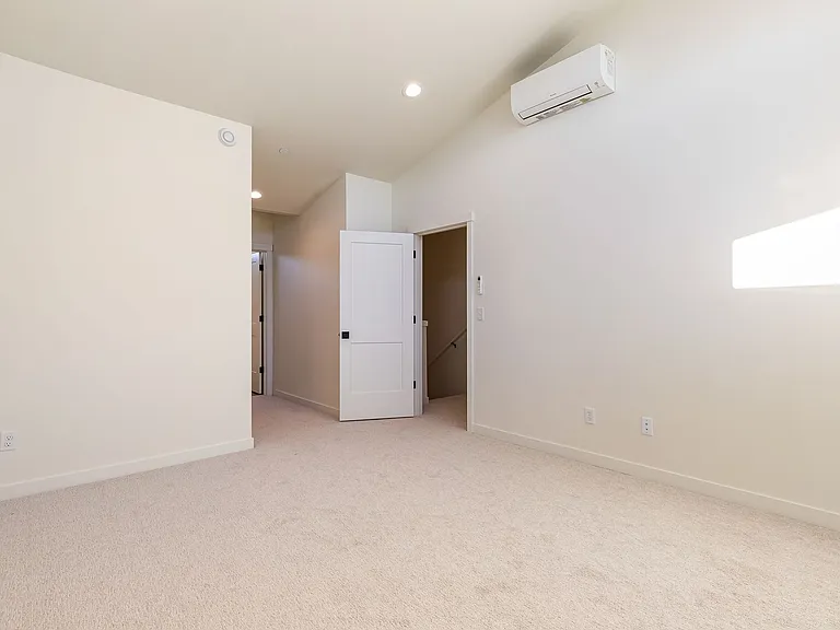 City Apartments — Photo 17