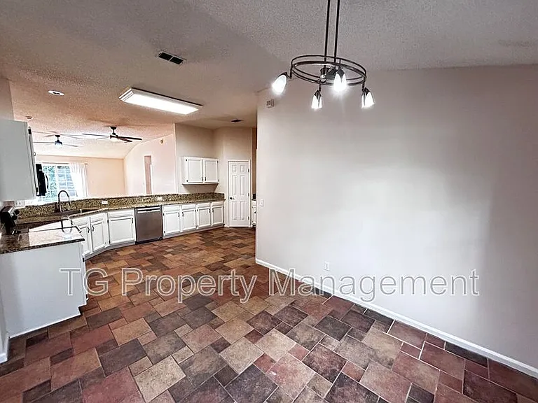 1449 Blue Heron Ln E — Photo 18