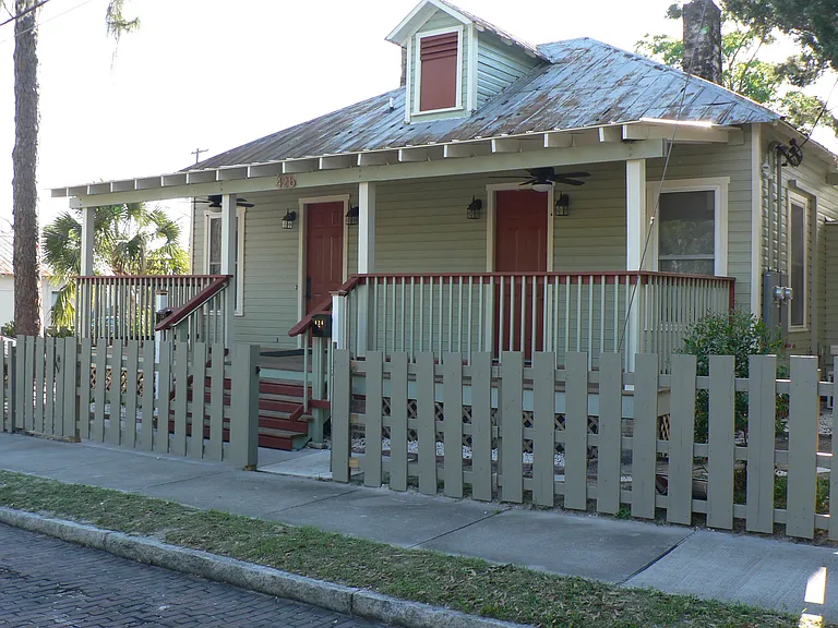 426 SE 2nd St #B — Photo 2