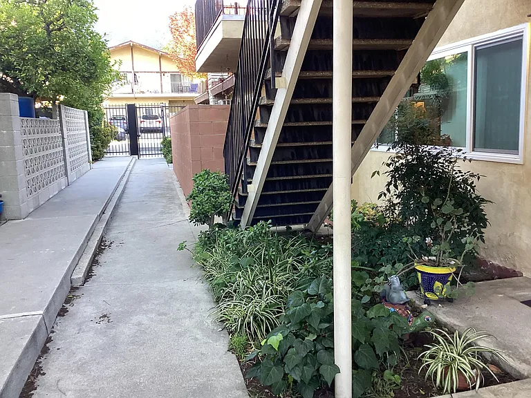 Walkway. Parking in rear.