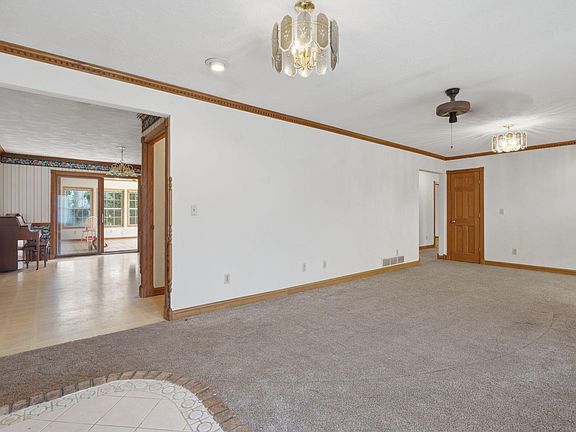 5th image of 1371 50th St