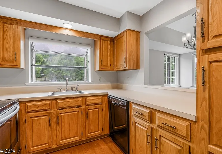 1 Danbury Ct — Photo 2
