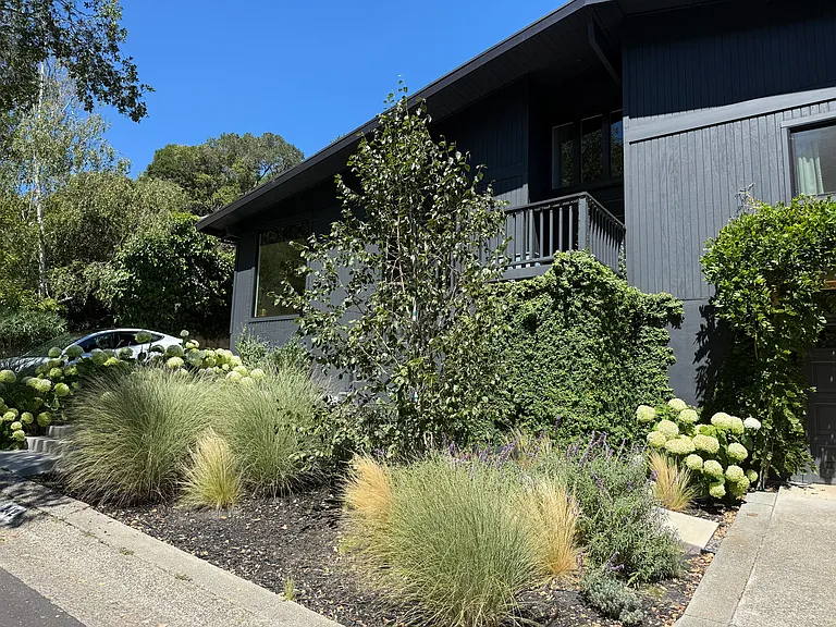 242 N Almenar Dr — Photo 21