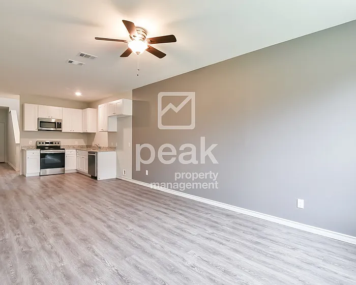 3 bed, 2.5 bath, 1180 sqft, $1,550 — Photo 2