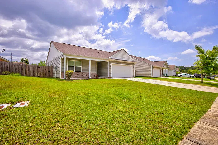 3 bed, 2.0 bath, 1312 sqft, $2,200 — Photo 4
