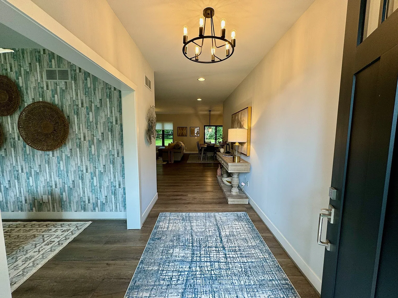 2051 Oaknoll St — Photo 4