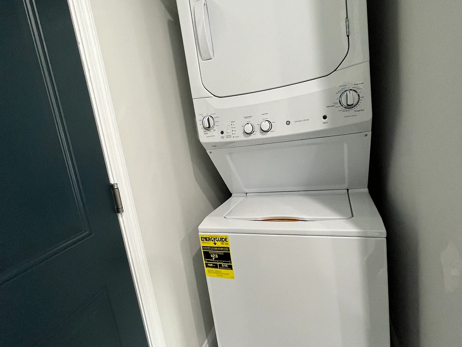 2 bed, 400 sqft, $825 — Photo 2
