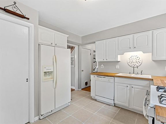 4th image of 8944 Blackpool Dr