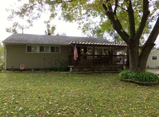 8814 Emerald Ln, Machesney Park, IL 61115